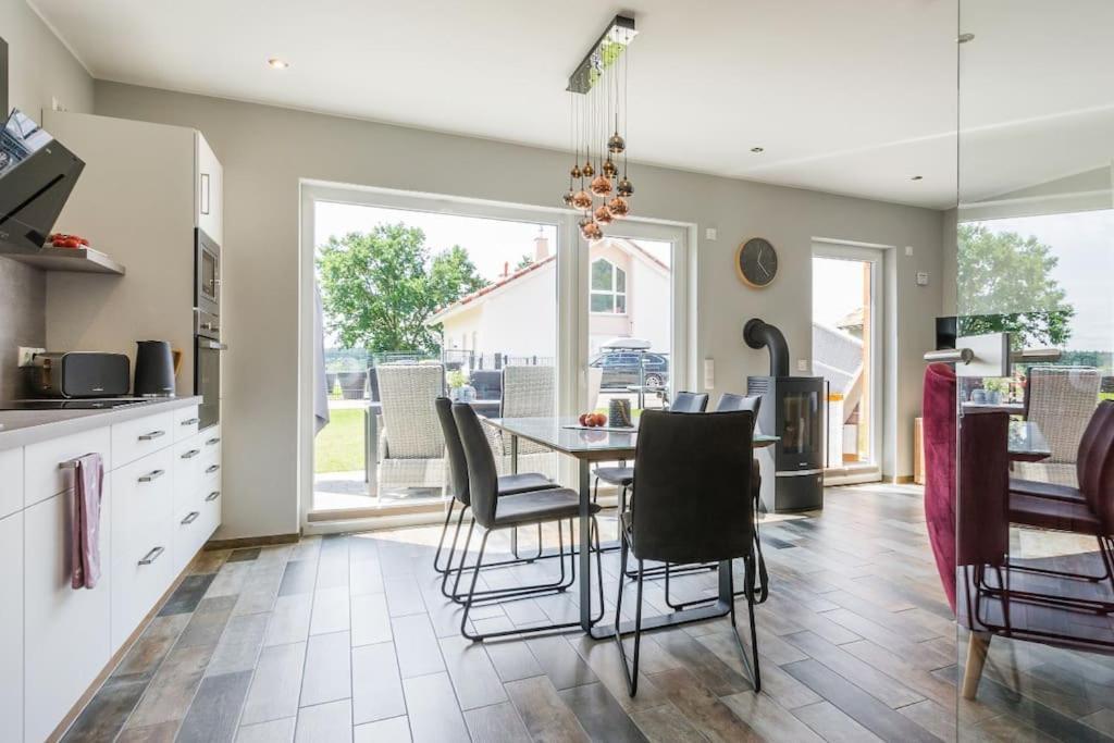 5 Sterne-Ferienhaus Eisvogel Am See Mit Sauna Und Kamin Krakow am See Extérieur photo